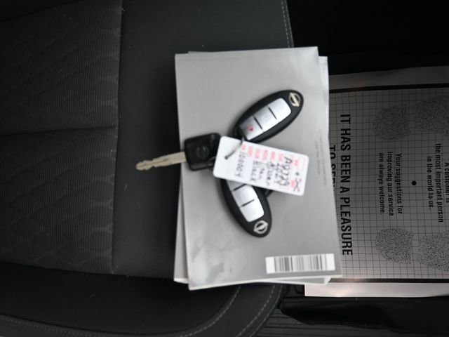 Used 2024 Nissan Titan SV image 9