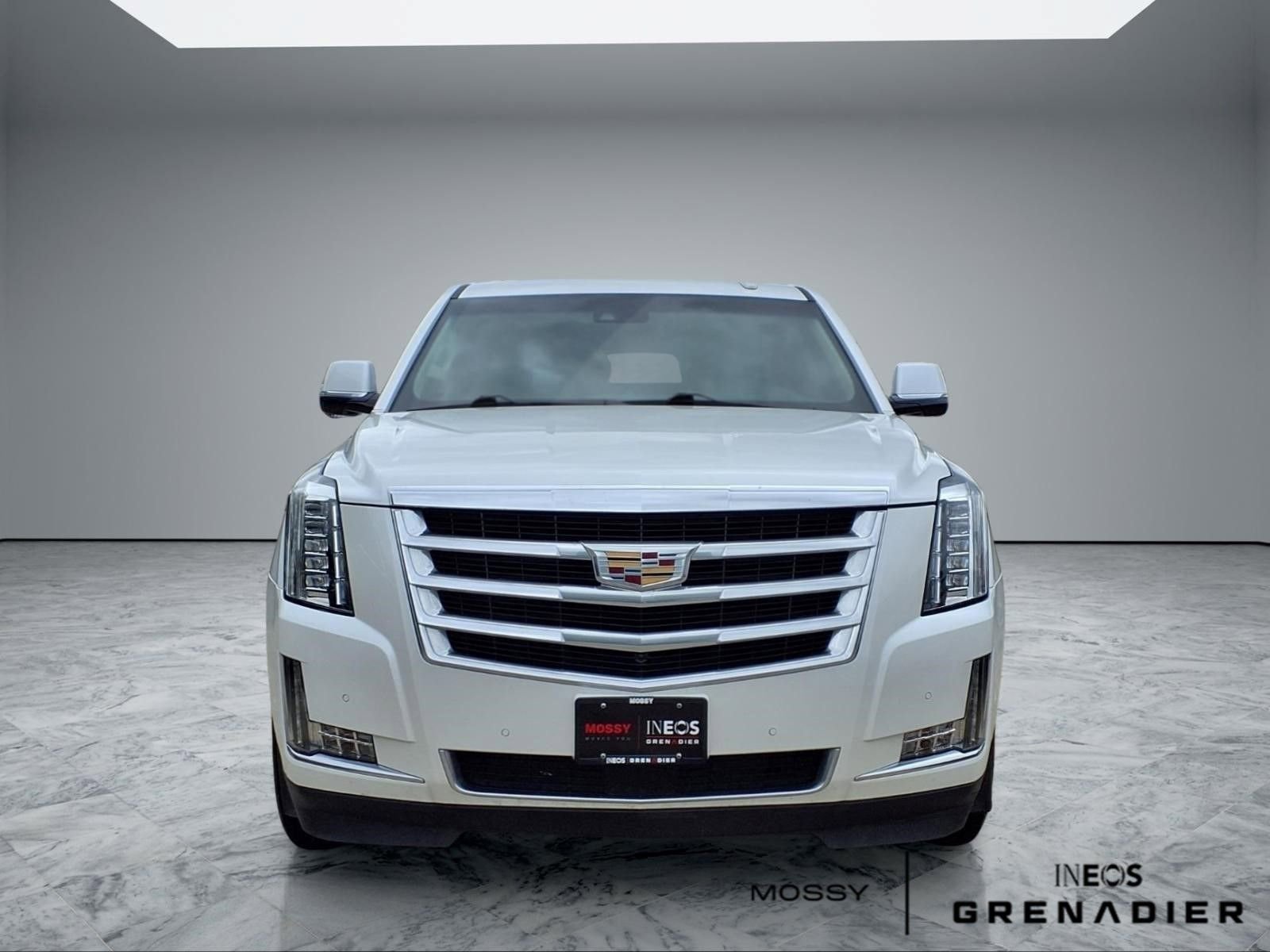 Used 2019 Cadillac Escalade ESV Premium Luxury RWD image 3