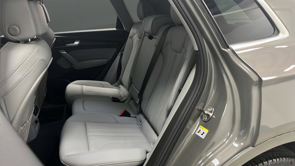 Used 2024 Audi Q5 2.0T Premium w/ Convenience Package image 32