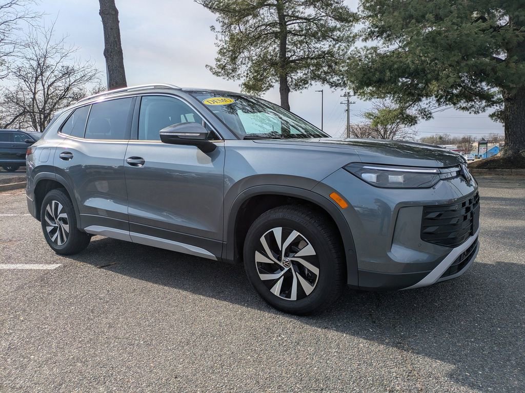 Certified 2025 Volkswagen Tiguan S image 2