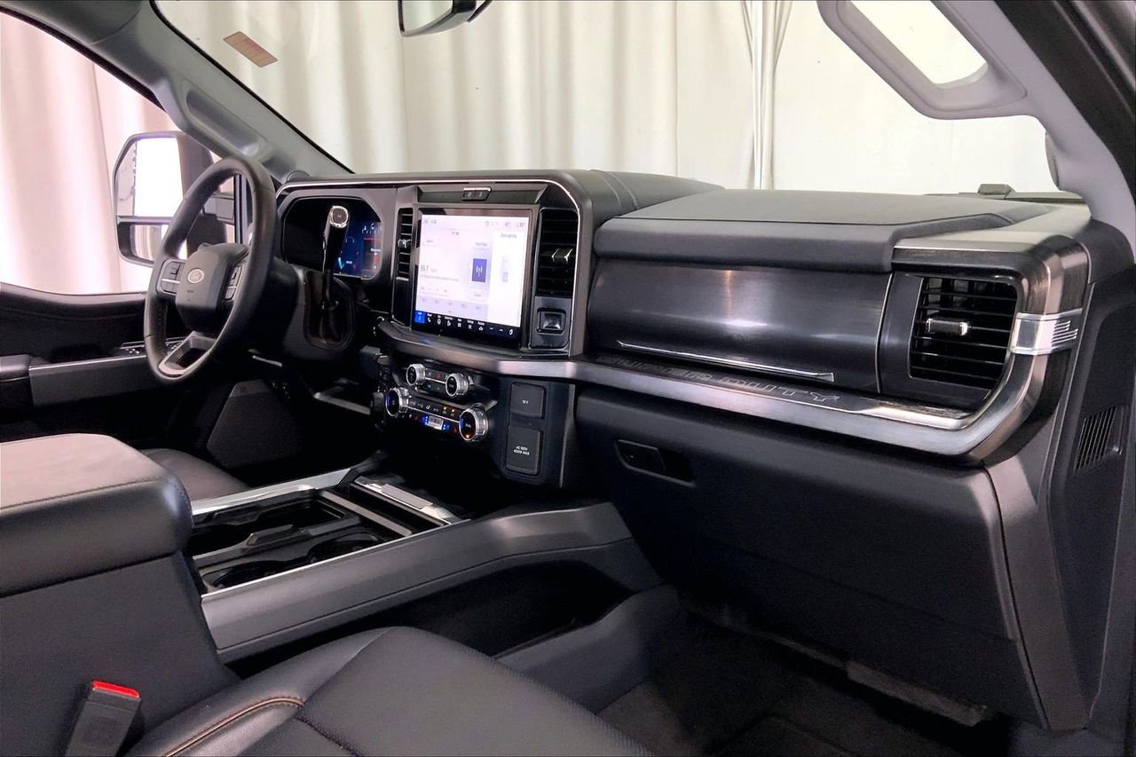 Used 2025 Ford F350 Lariat image 28