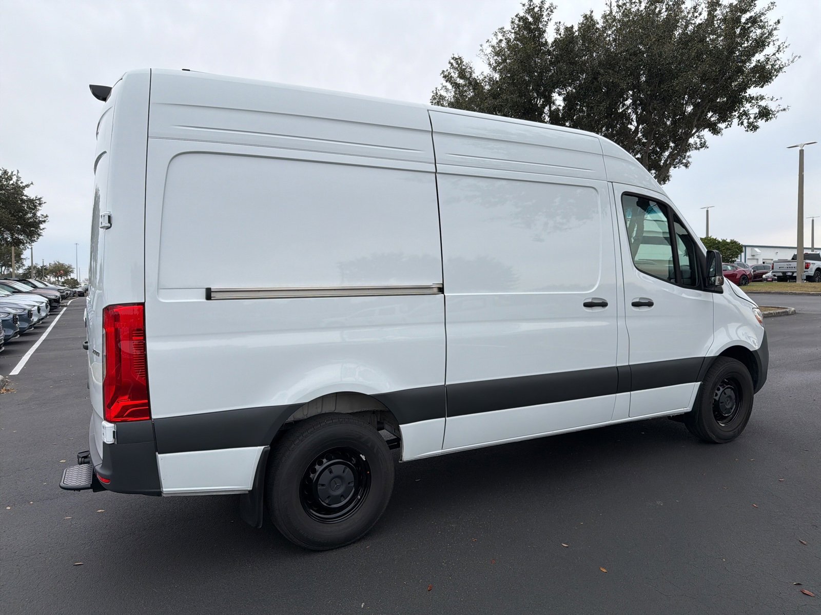 Used 2024 Mercedes-Benz Sprinter 2500 image 2