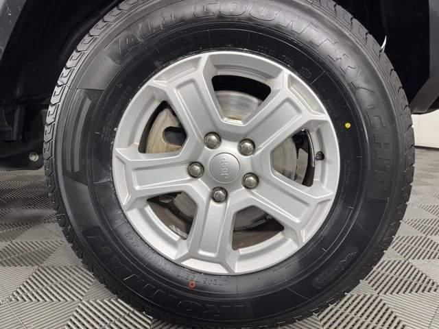 Used 2020 Jeep Wrangler Sport image 14