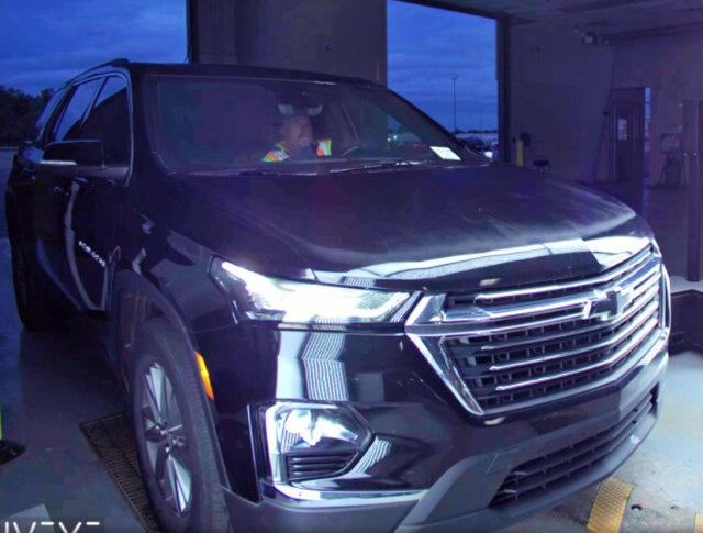 Used 2023 Chevrolet Traverse LT FWD image 1