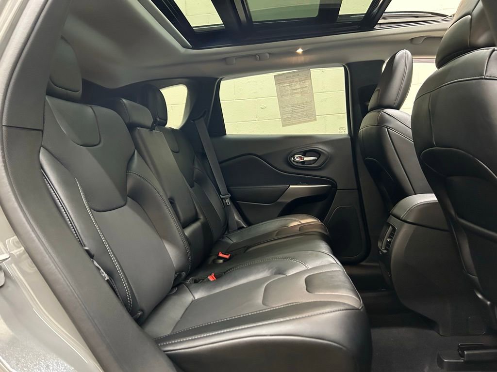 Used 2022 Jeep Cherokee Limited image 9