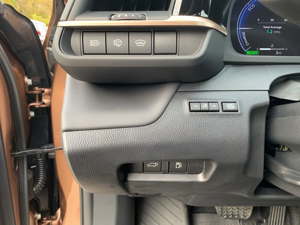 New 2025 Toyota Crown Signia image 28