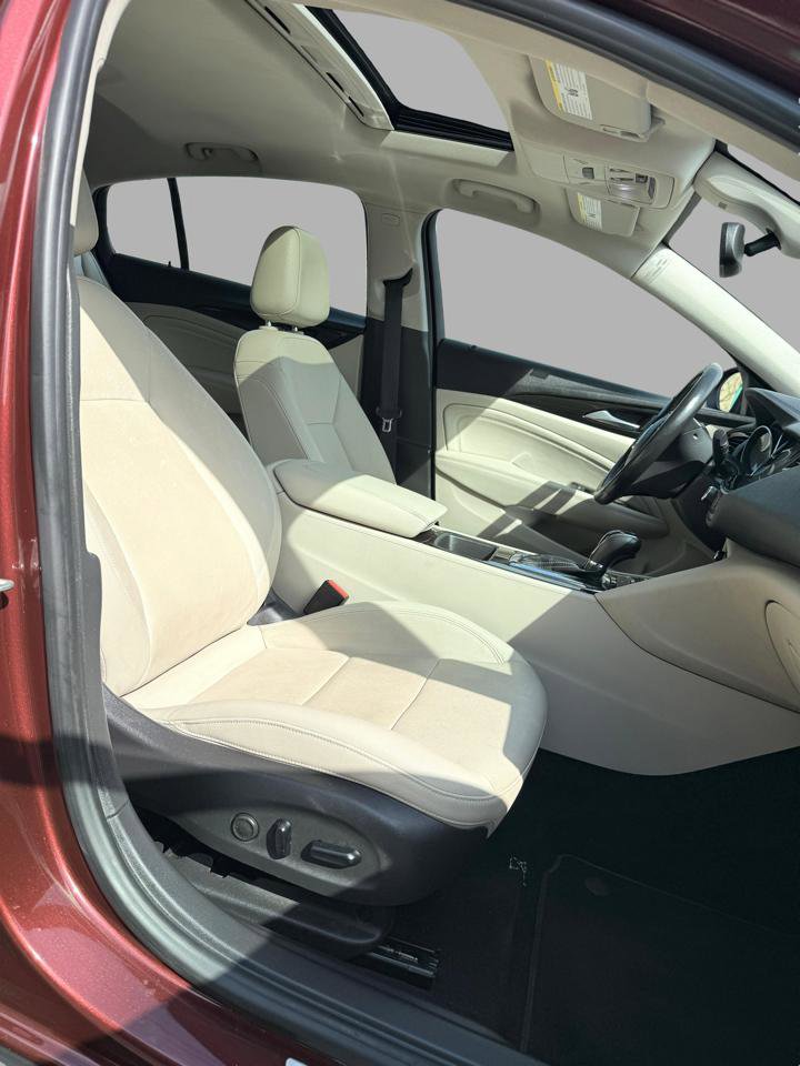 Used 2018 Buick Regal Essence w/ Driver Confidence Package #1 image 28