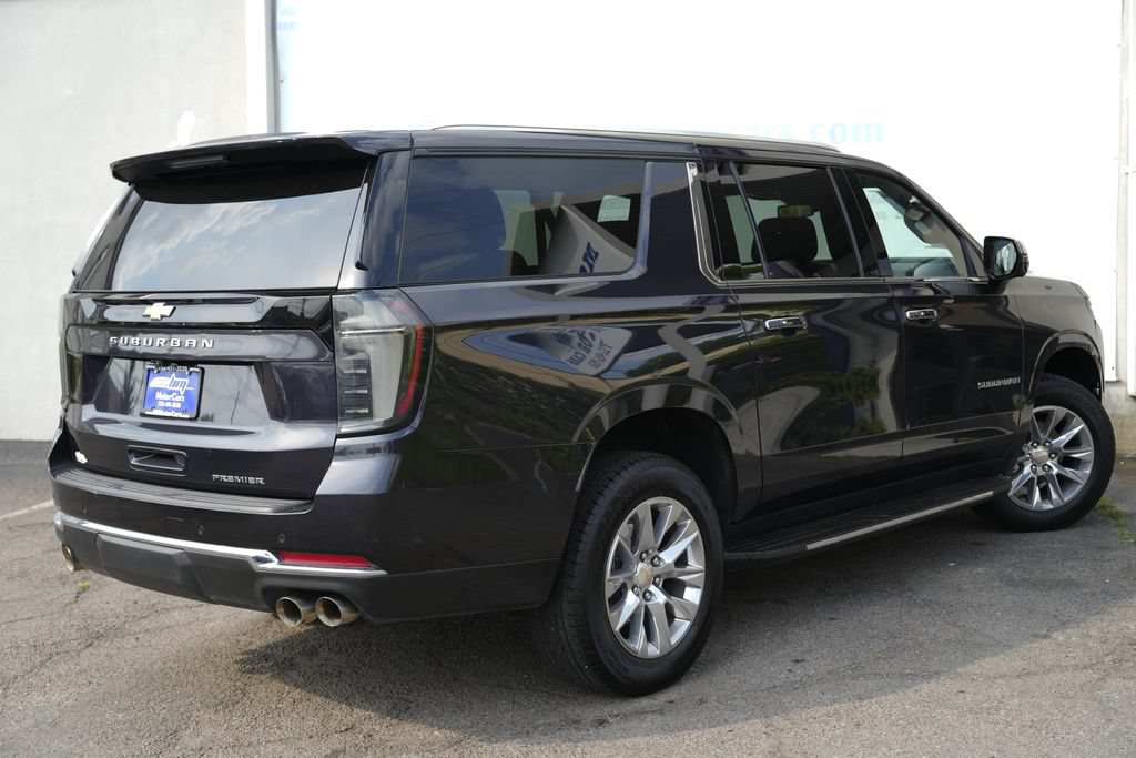 Used 2025 Chevrolet Suburban Premier AWD/4WD image 3