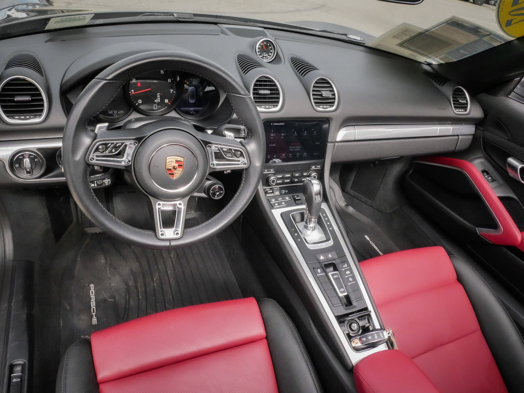 Used 2024 Porsche 718 Boxster w/ Premium Package image 27