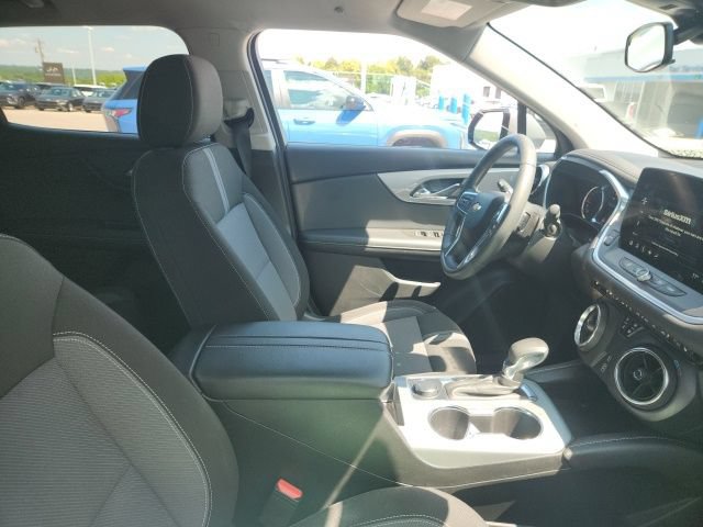 Used 2025 Chevrolet Blazer LT AWD/4WD image 7