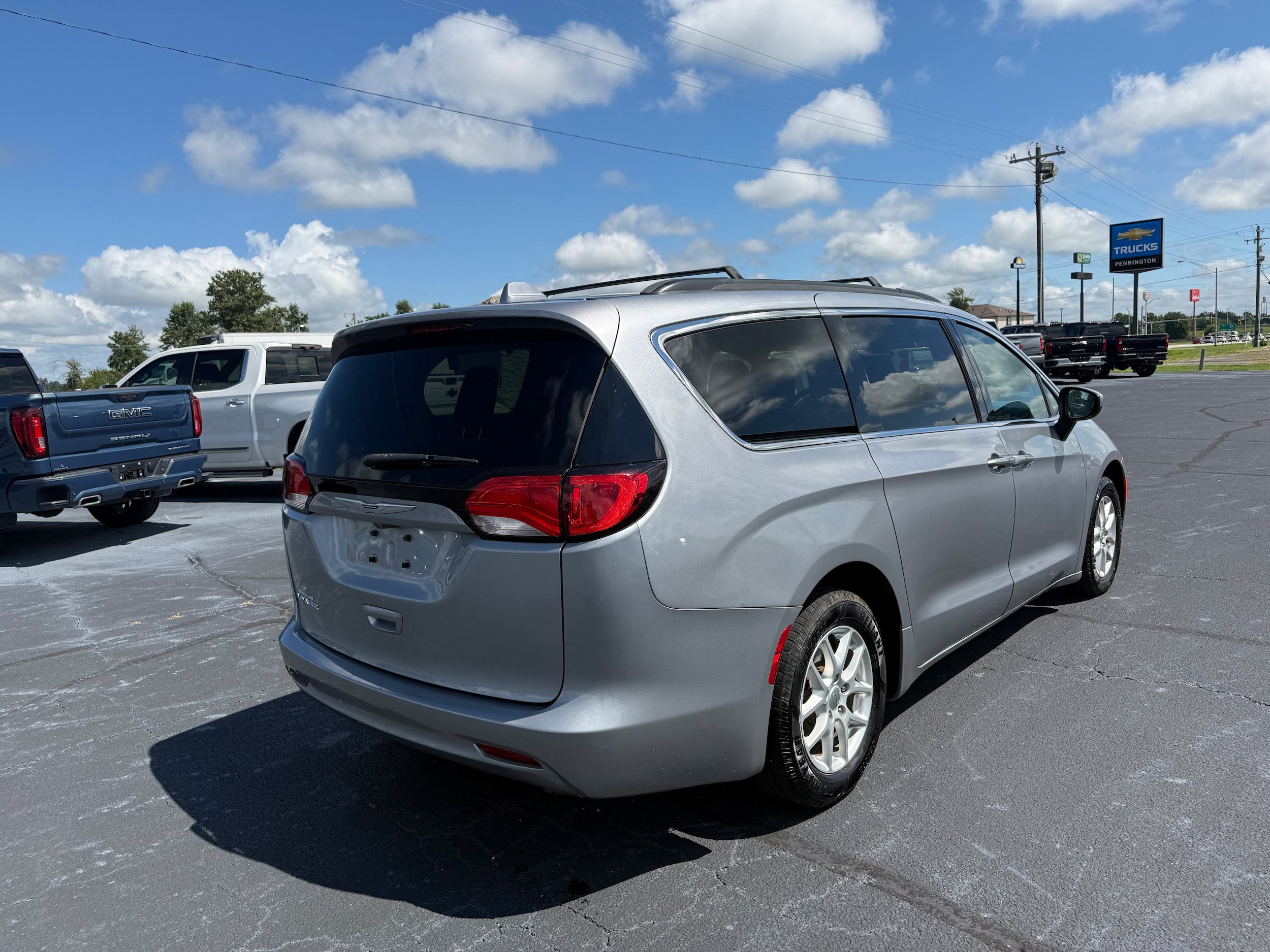 Used 2020 Chrysler Voyager Lxi FWD image 6