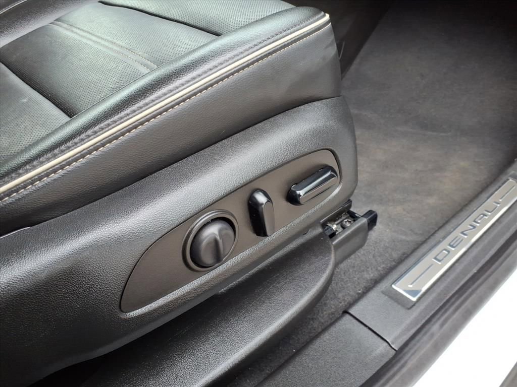 Used 2023 GMC Acadia Denali image 6