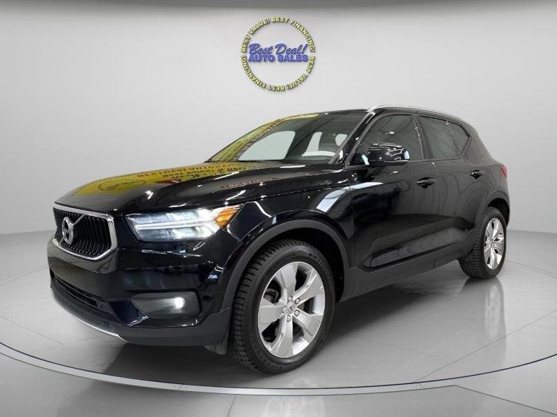 Used 2022 Volvo XC40 T5 Momentum image 1
