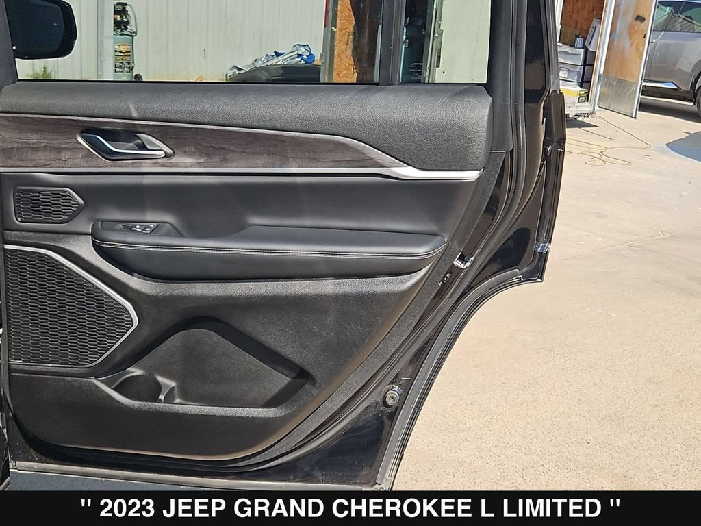 Used 2023 Jeep Grand Cherokee L Limited AWD/4WD image 29