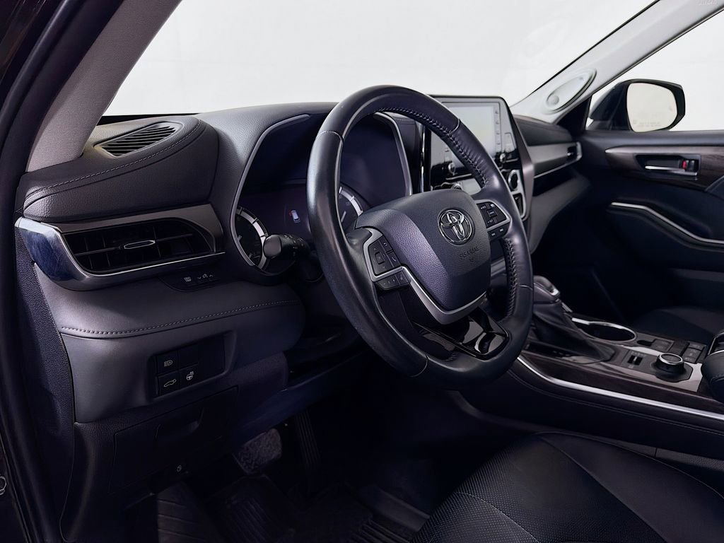 Used 2022 Toyota Highlander Limited image 10