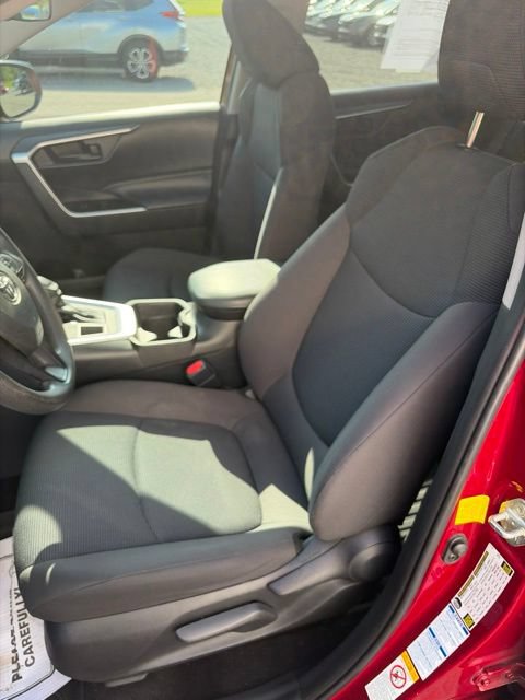 Used 2019 Toyota RAV4 LE AWD/4WD image 12