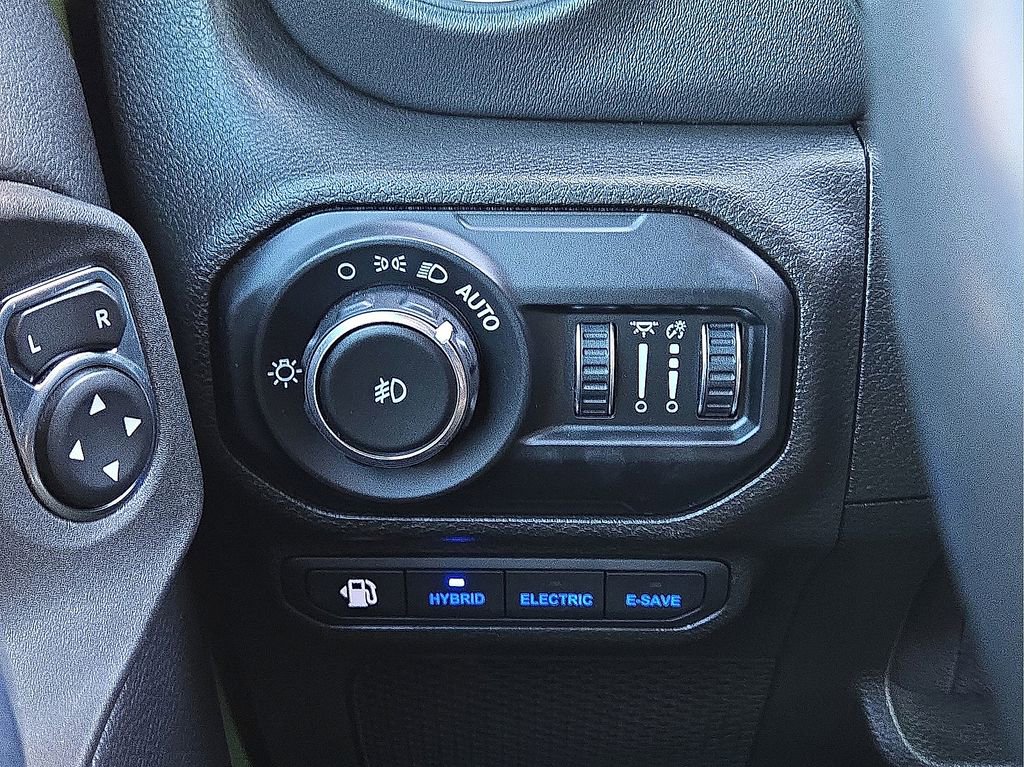 Used 2021 Jeep Wrangler Unlimited Sahara image 24