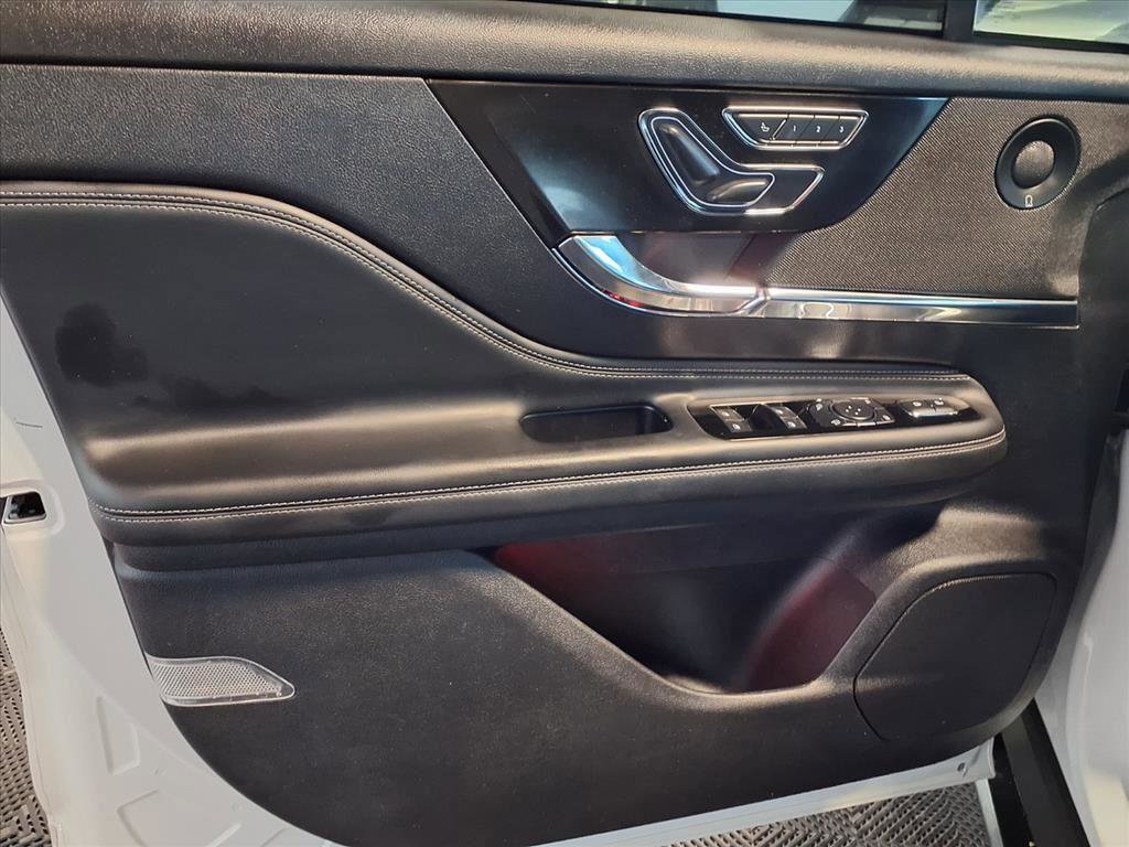 Used 2022 Lincoln Corsair Reserve w/ Sport Package image 17