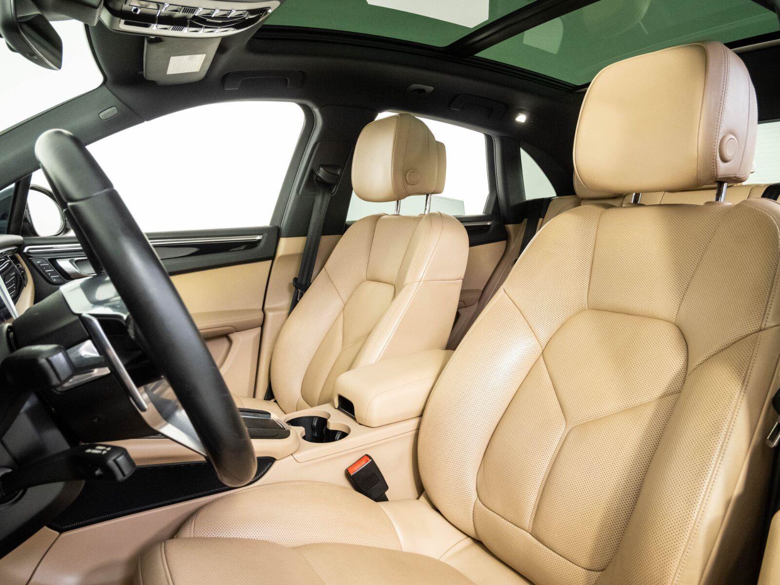 Used 2019 Porsche Macan AWD/4WD image 6