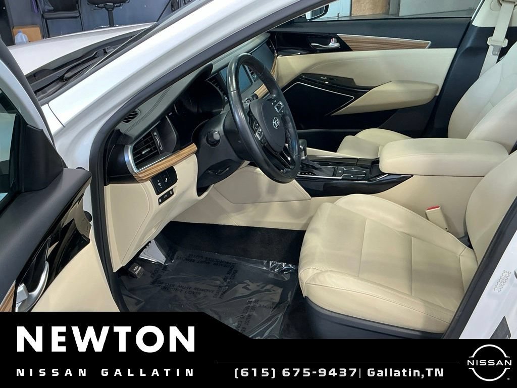 Used 2018 Kia Cadenza Premium w/ Luxury Package FWD image 6