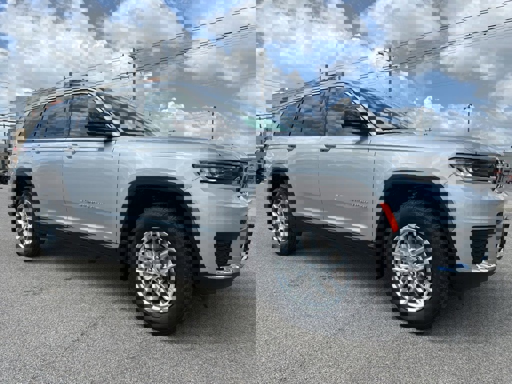 New 2025 Jeep Grand Cherokee L Laredo w/ Trailer Tow Package image 3