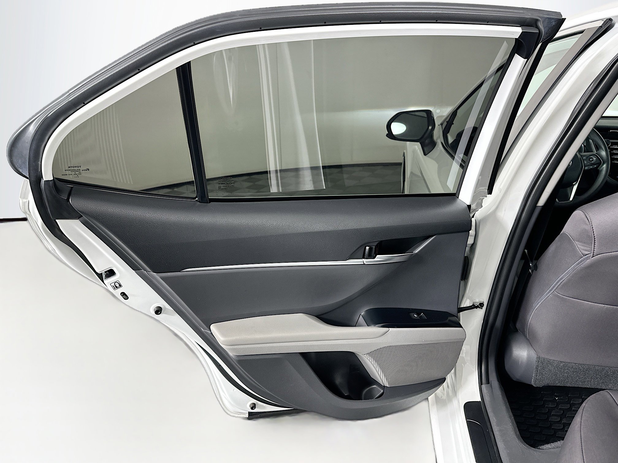 Used 2019 Toyota Camry LE image 24