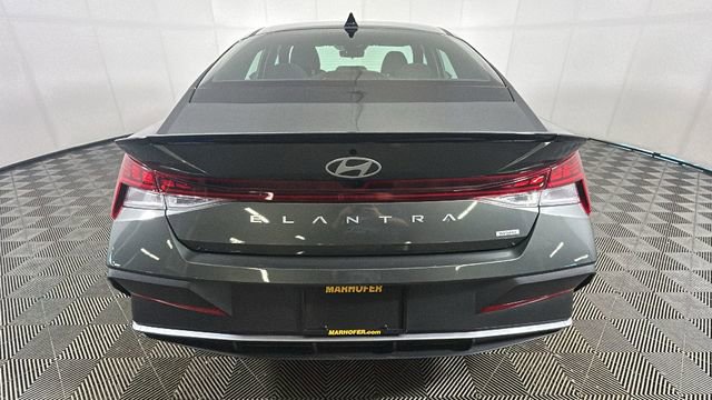 Used 2025 Hyundai Elantra SEL FWD image 4