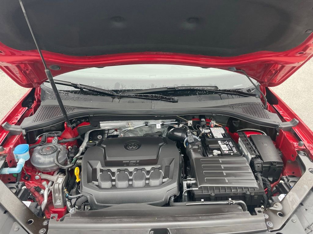 Used 2024 Volkswagen Tiguan SE R-Line image 32