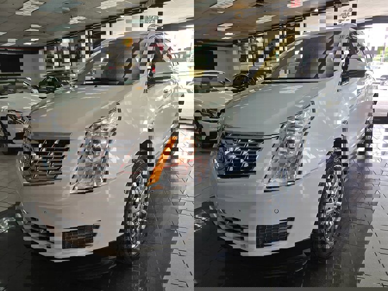 Used 2015 Cadillac SRX Luxury w/ Driver Awareness Package image 1