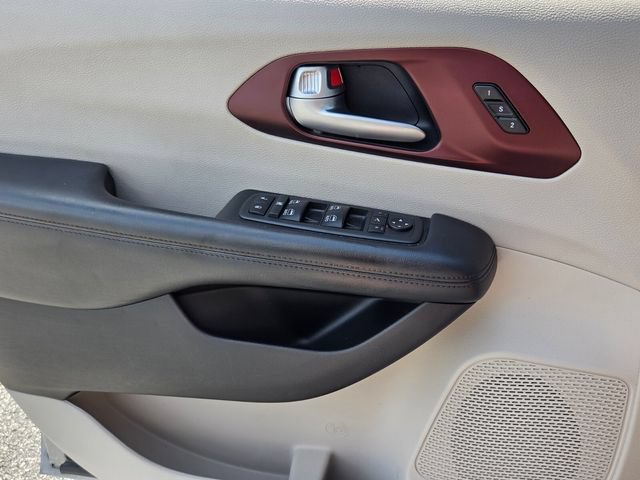 Used 2019 Chrysler Pacifica Limited FWD image 32