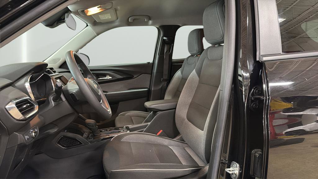 Used 2023 Chevrolet TrailBlazer LT FWD image 23