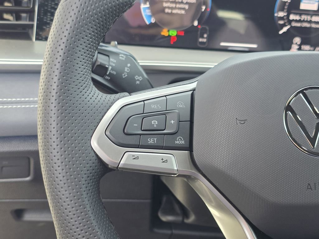 New 2026 Volkswagen Tiguan SE R-Line image 9