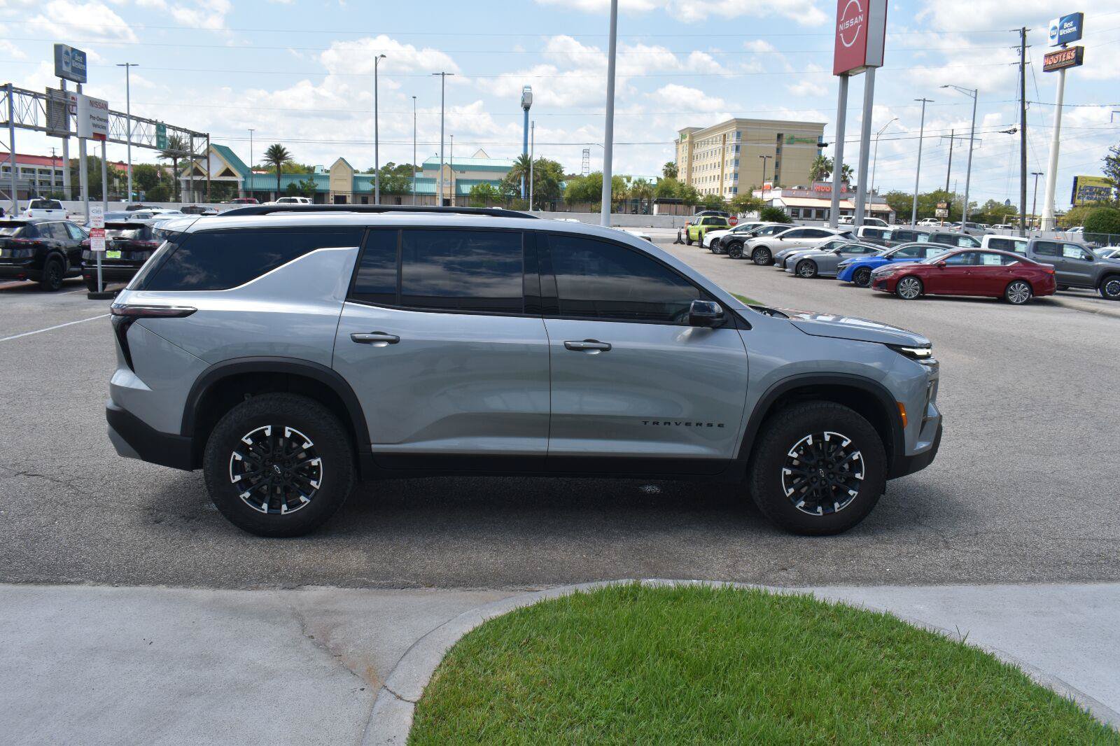 Used 2025 Chevrolet Traverse Z71 w/ Driver Confidence Package AWD/4WD image 17