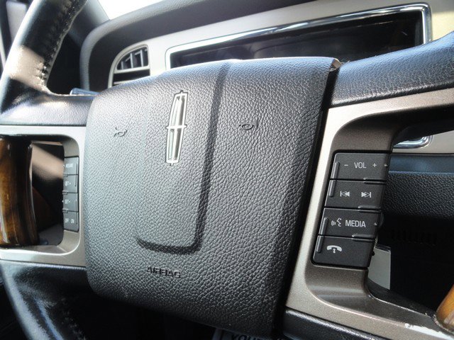 Used 2014 Lincoln Navigator L 4WD w/ Monochrome Appearance Package image 23