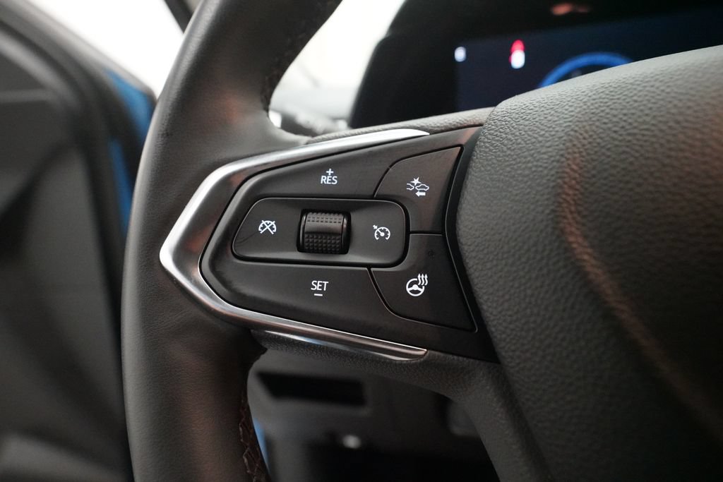 Used 2024 Chevrolet TrailBlazer LT w/ LT Cold Weather Package FWD image 17
