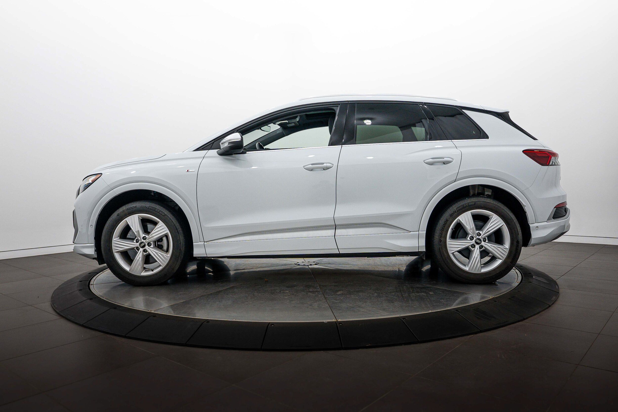 Certified 2023 Audi Q4 e-tron Premium Plus w/ Premium Plus AWD/4WD image 6