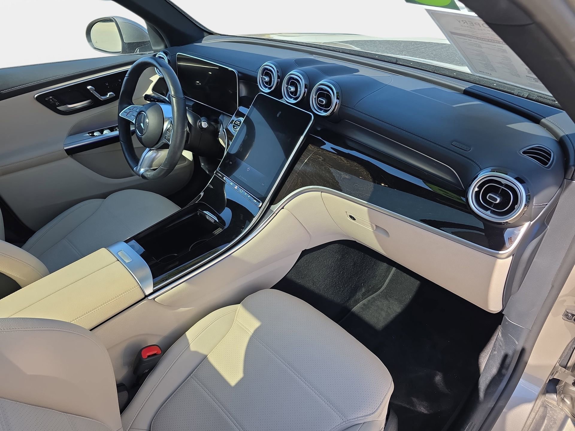 Used 2023 Mercedes-Benz GLC 300 4MATIC image 10