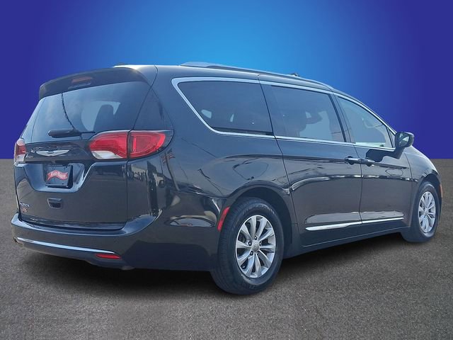 Used 2018 Chrysler Pacifica Touring-L image 4