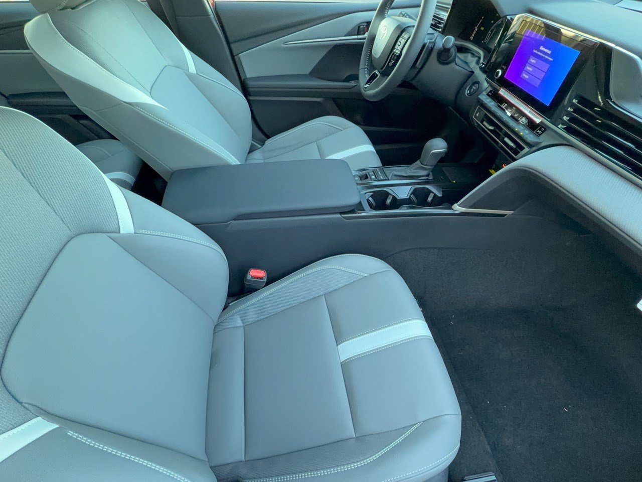 Used 2026 Toyota Camry SE FWD image 30
