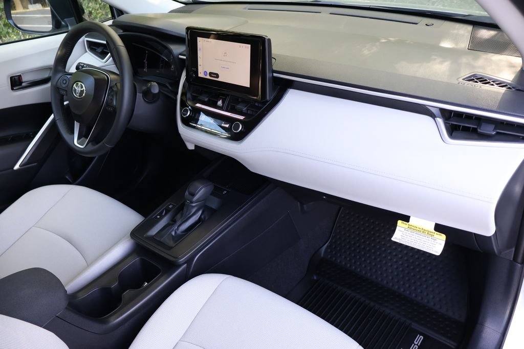 Used 2026 Toyota Corolla Cross LE FWD image 37