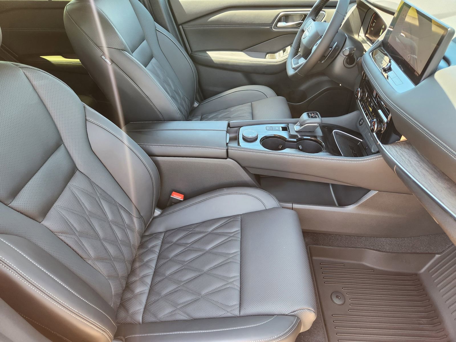 New 2026 Nissan Rogue Platinum AWD/4WD image 13