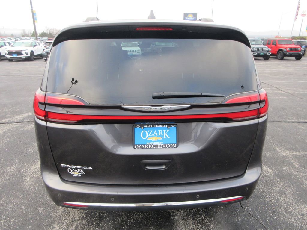 Used 2021 Chrysler Pacifica Touring-L image 4