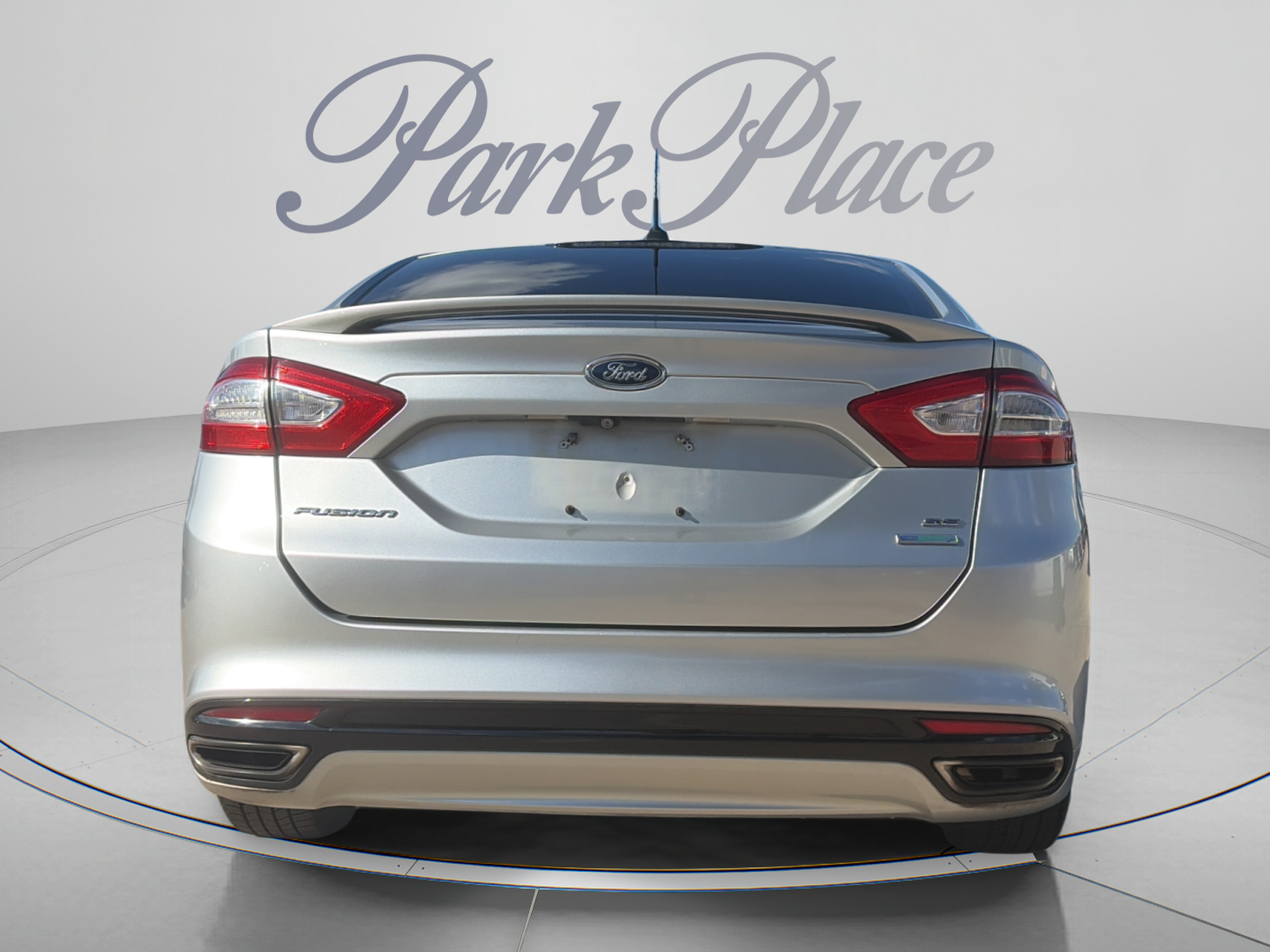 Used 2014 Ford Fusion SE FWD image 4
