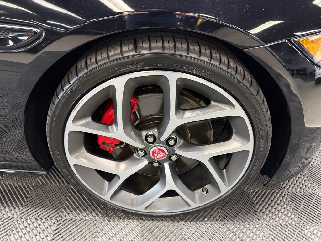 Used 2018 Jaguar XE S RWD image 18