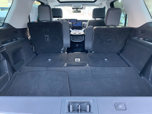 Used 2025 Ford Expedition Active image 5