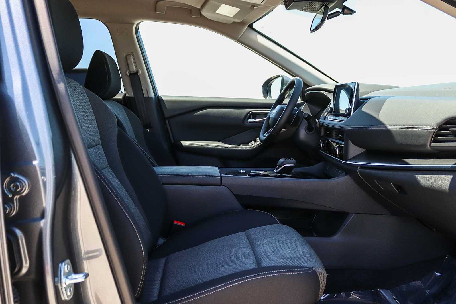 Used 2026 Nissan Rogue SV FWD image 16