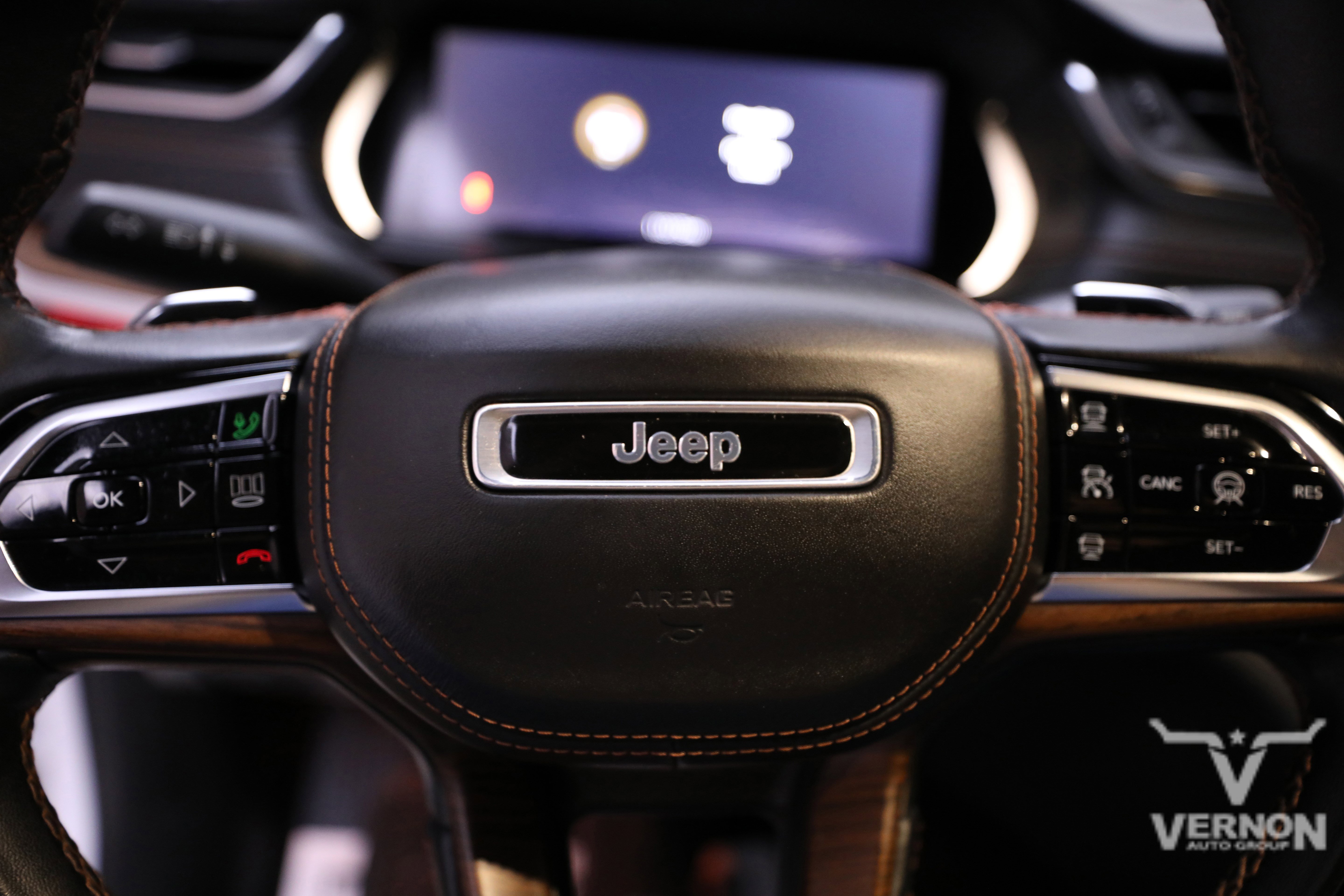 Used 2022 Jeep Grand Cherokee L Summit w/ Luxury Tech Group V image 23