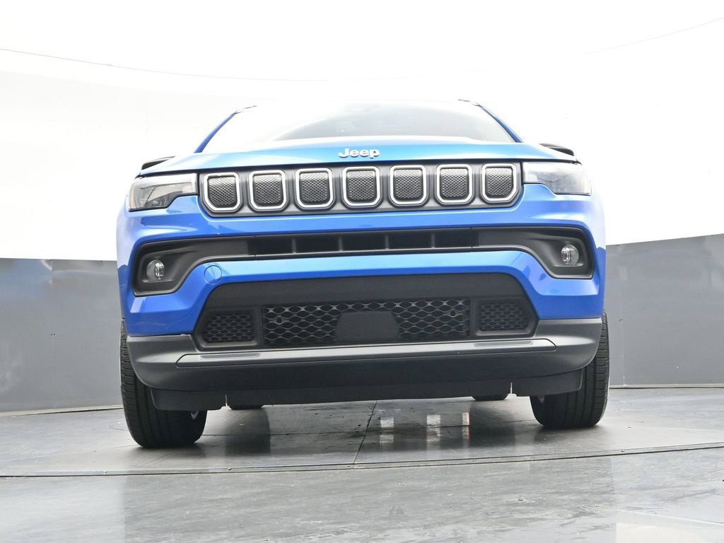 Used 2022 Jeep Compass Latitude w/ Convenience Group AWD/4WD image 40