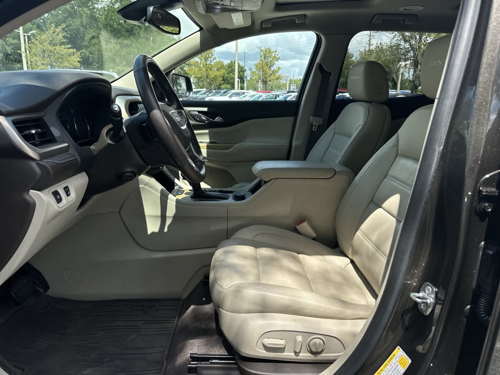 Used 2019 GMC Acadia Denali w/ Technology Package FWD image 13