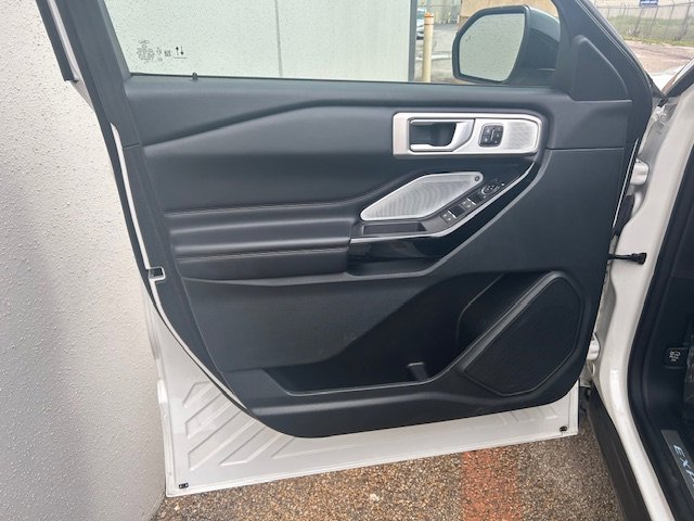 Used 2024 Ford Explorer Platinum w/ Technology Package AWD/4WD image 12